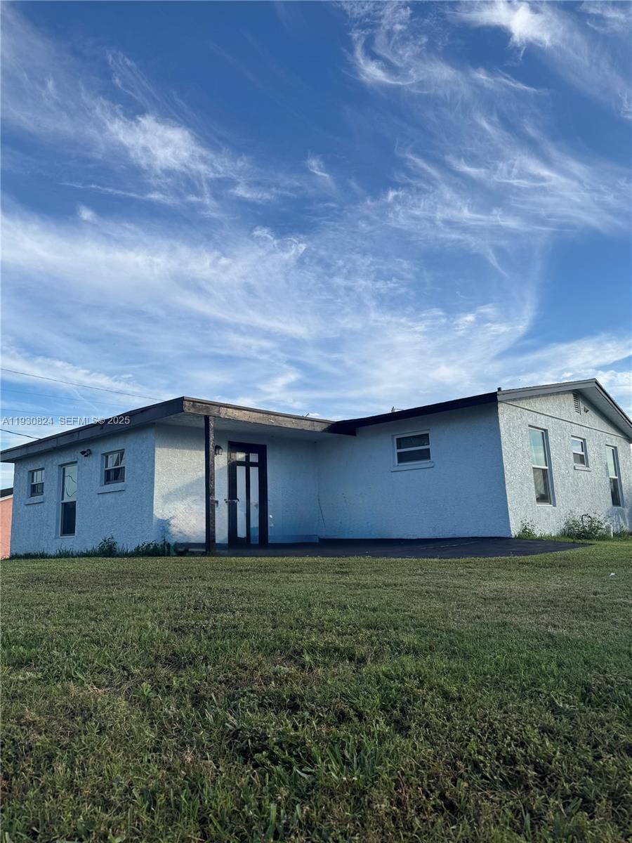 415 SE 4th St, South Bay FL 33493 photo 5