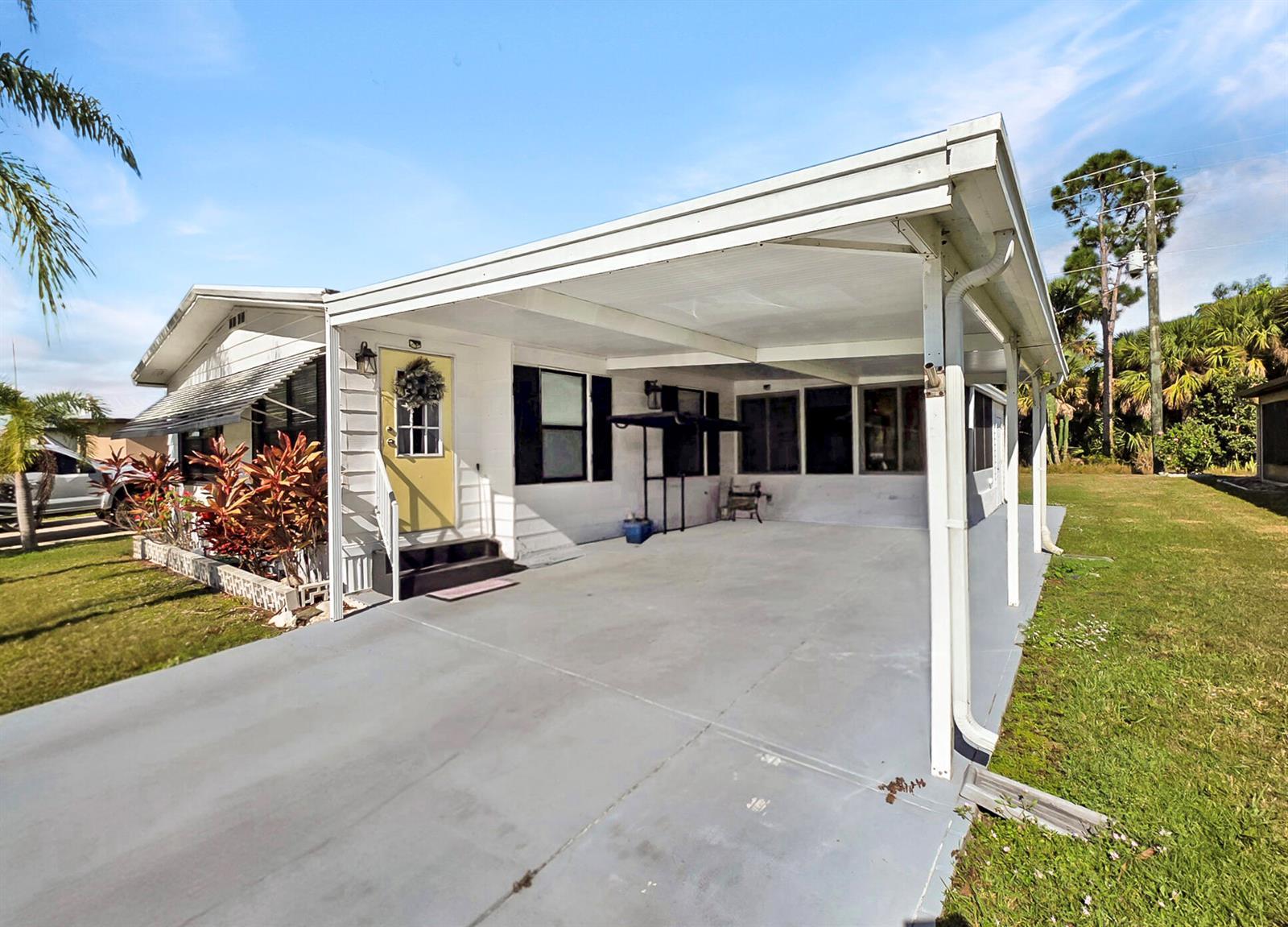 35 Flores Del Norte, Fort Pierce FL 34951 photo 3