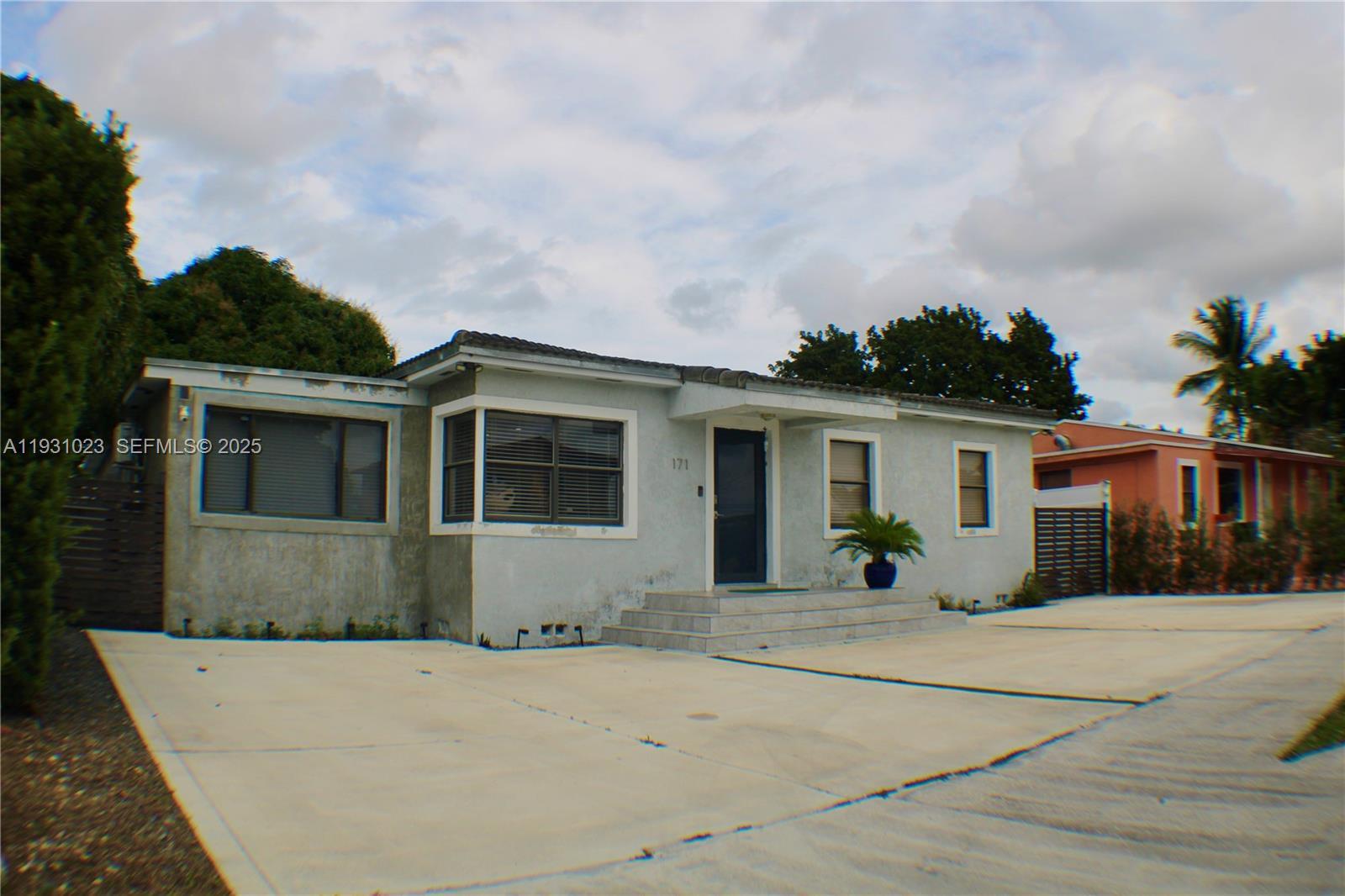 171 E 56th St, Hialeah FL 33013 photo 2
