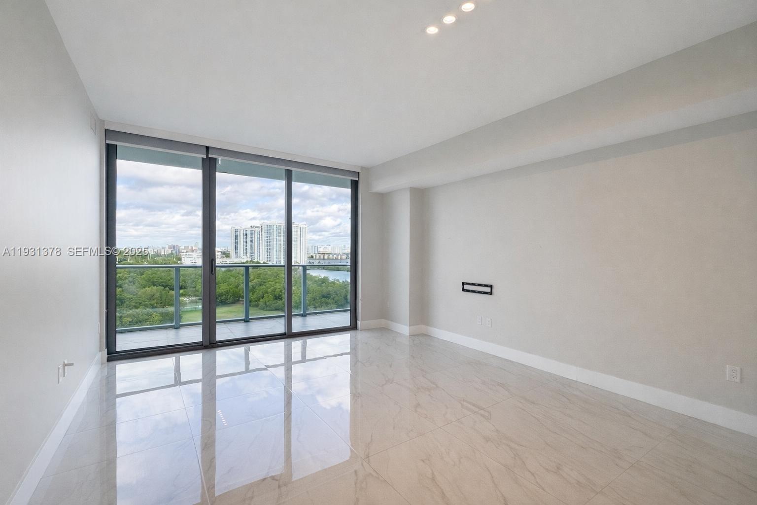 16385 Biscayne Blvd # 1102, North Miami Beach FL 33160 photo 2