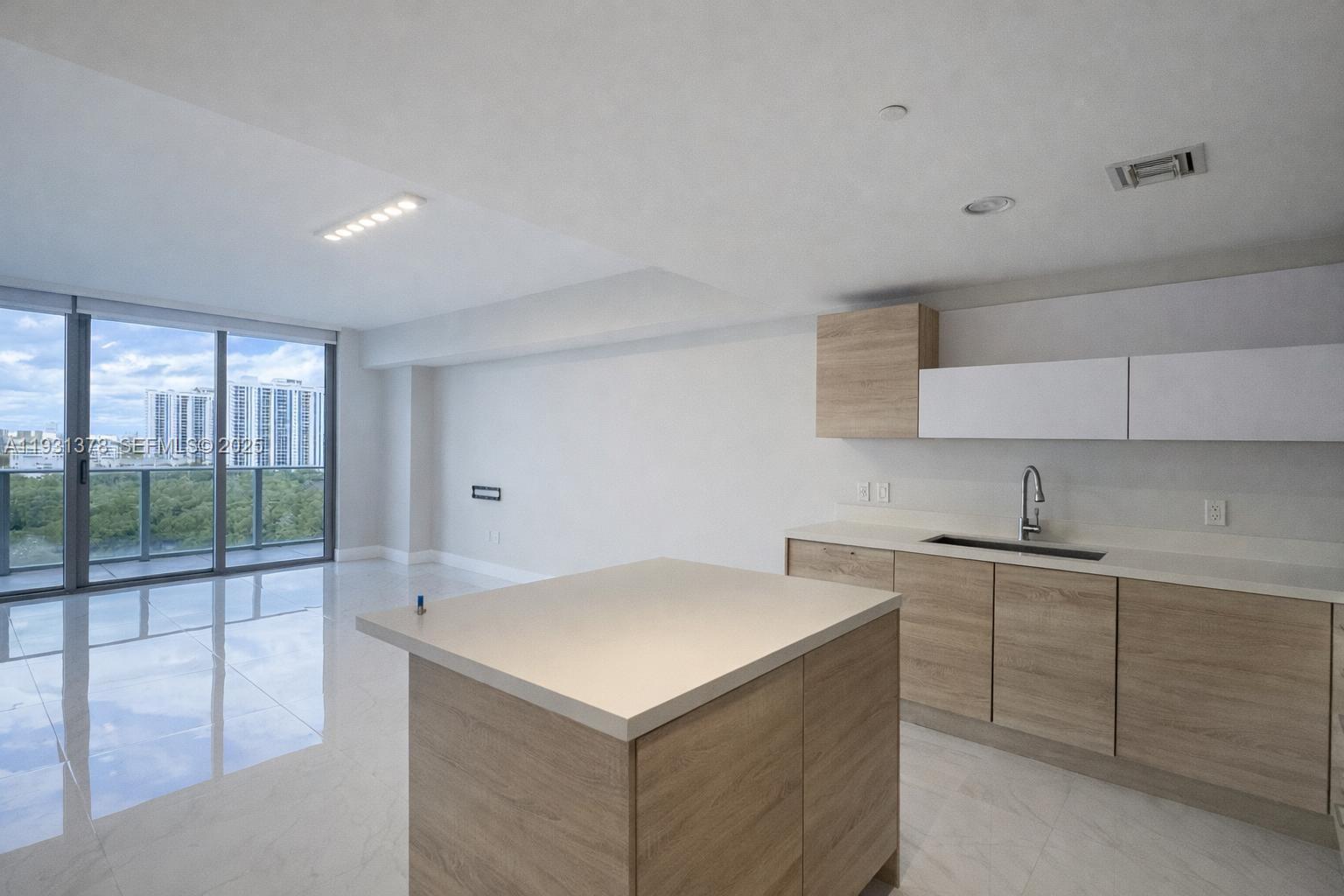 16385 Biscayne Blvd # 1102, North Miami Beach FL 33160 photo 5