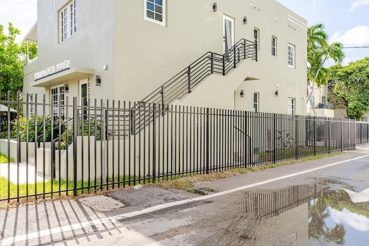 1020 6th St, Miami Beach FL 33139 photo 2