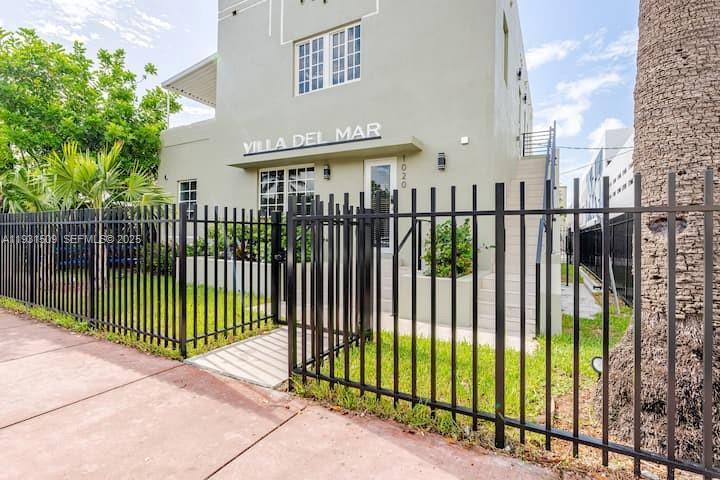 1020 6th St, Miami Beach FL 33139