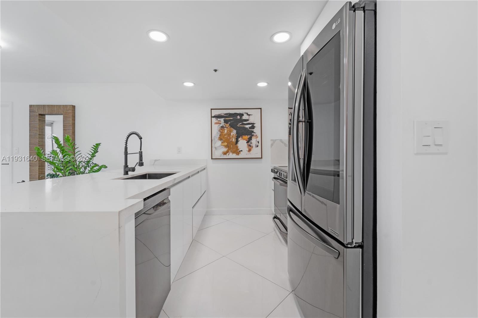 7601 E Treasure Dr # 819, North Bay Village FL 33141 photo 3