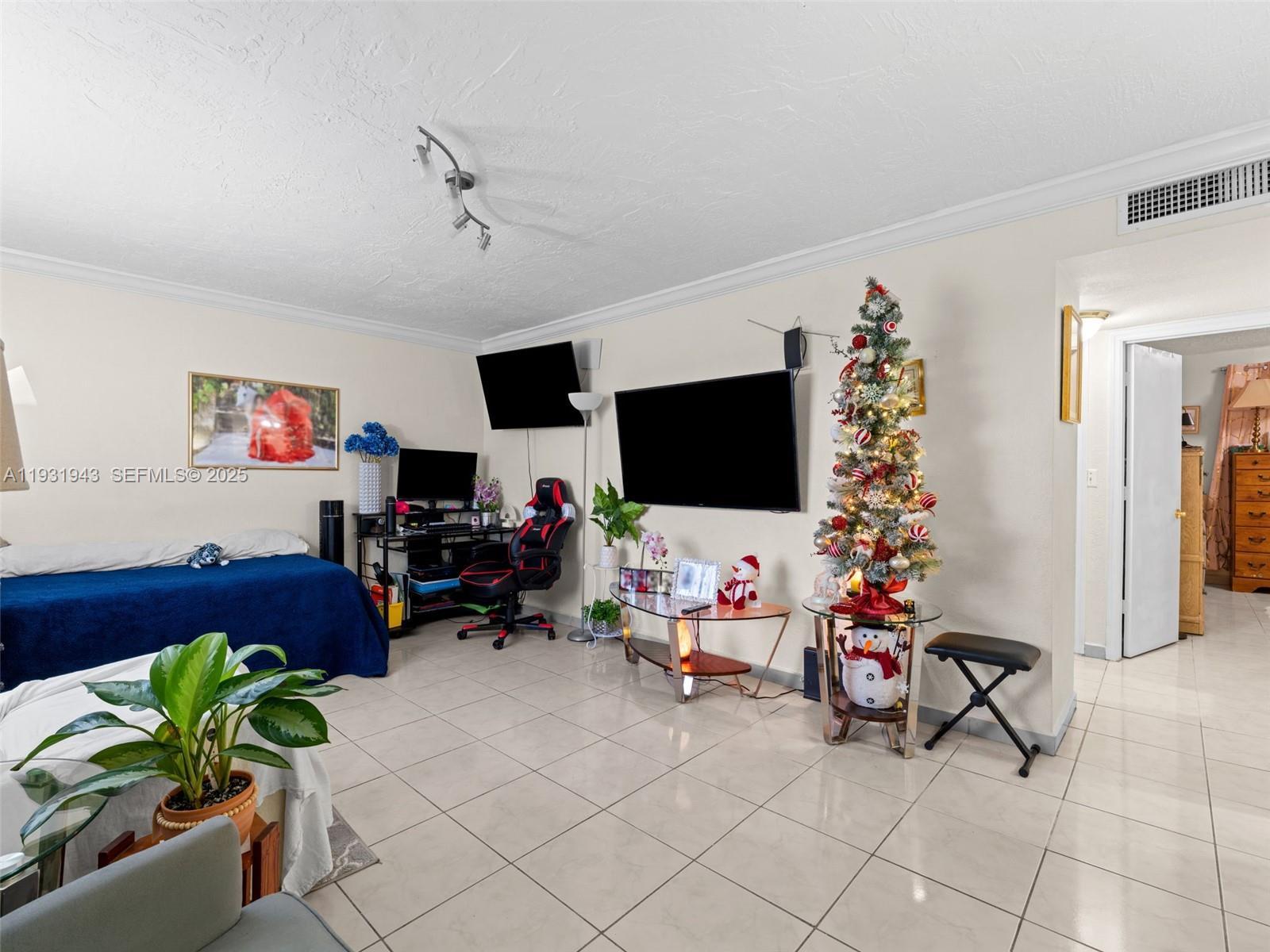 1655 W 44th Pl # 448, Hialeah FL 33012 photo 2