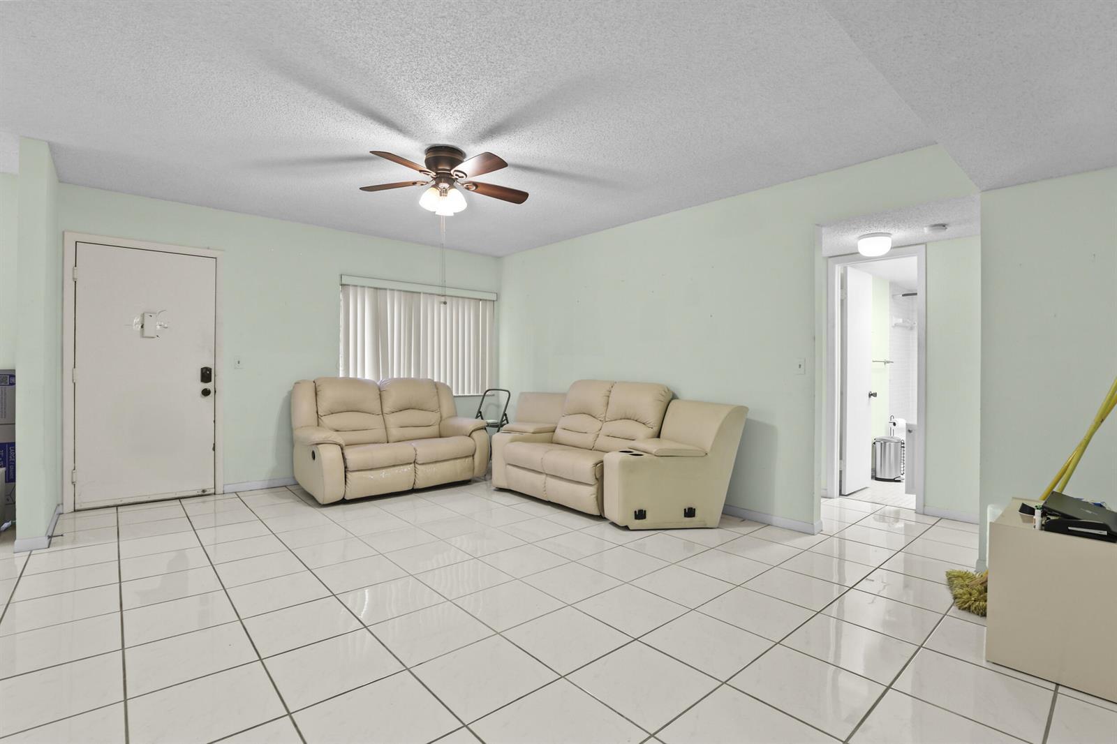 5280 Las Verdes Circle # 219, Delray Beach FL 33484 photo 3