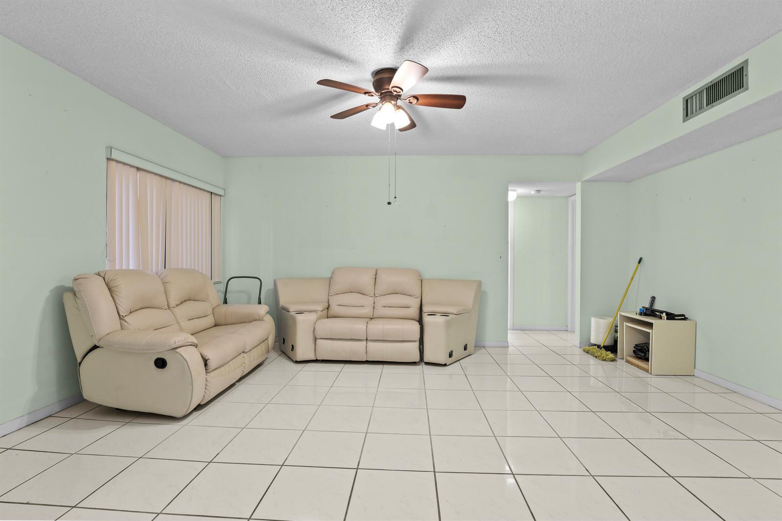 5280 Las Verdes Circle # 219, Delray Beach FL 33484 photo 4