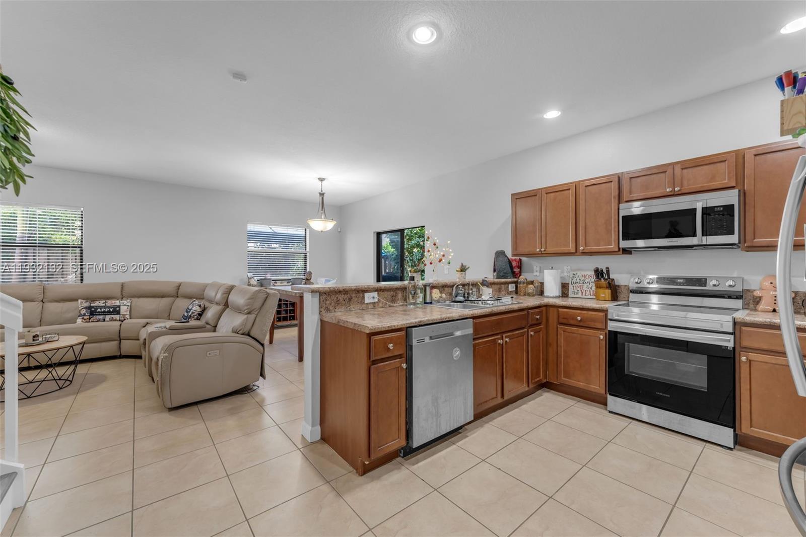 22813 SW 88th Path, Cutler Bay FL 33190 photo 2