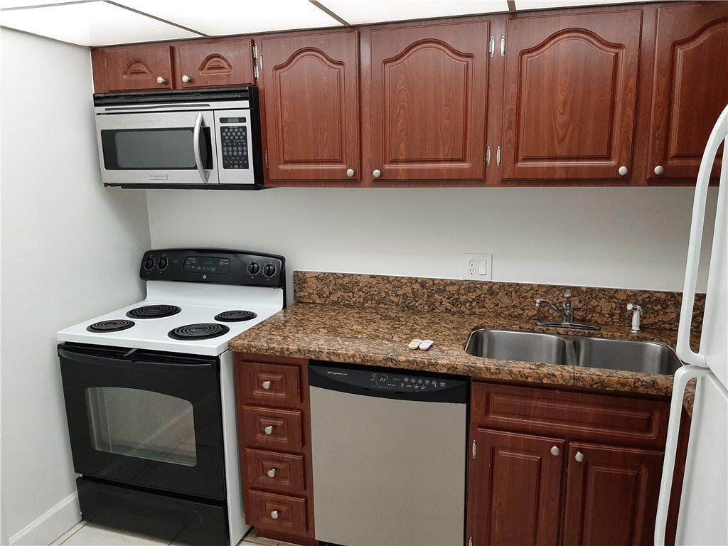 3650 Inverrary Drive # 3Q, Lauderhill FL 33319