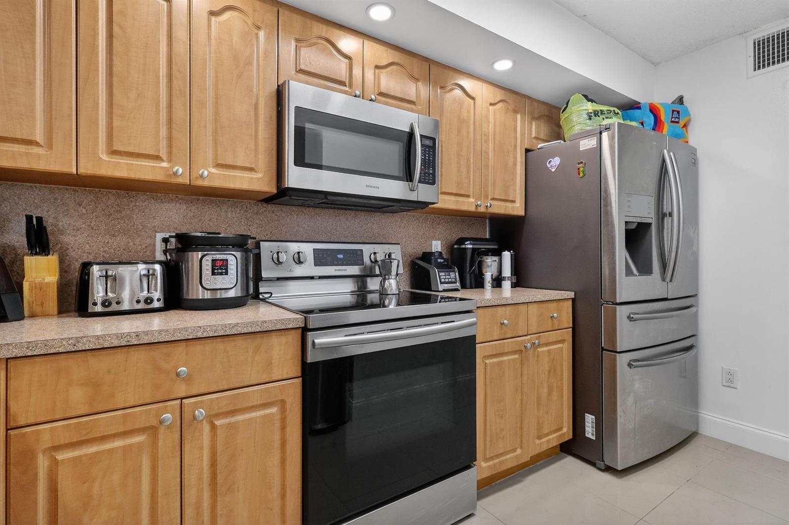 18840 NW 57th Avenue # 302, Hialeah FL 33015 photo 2