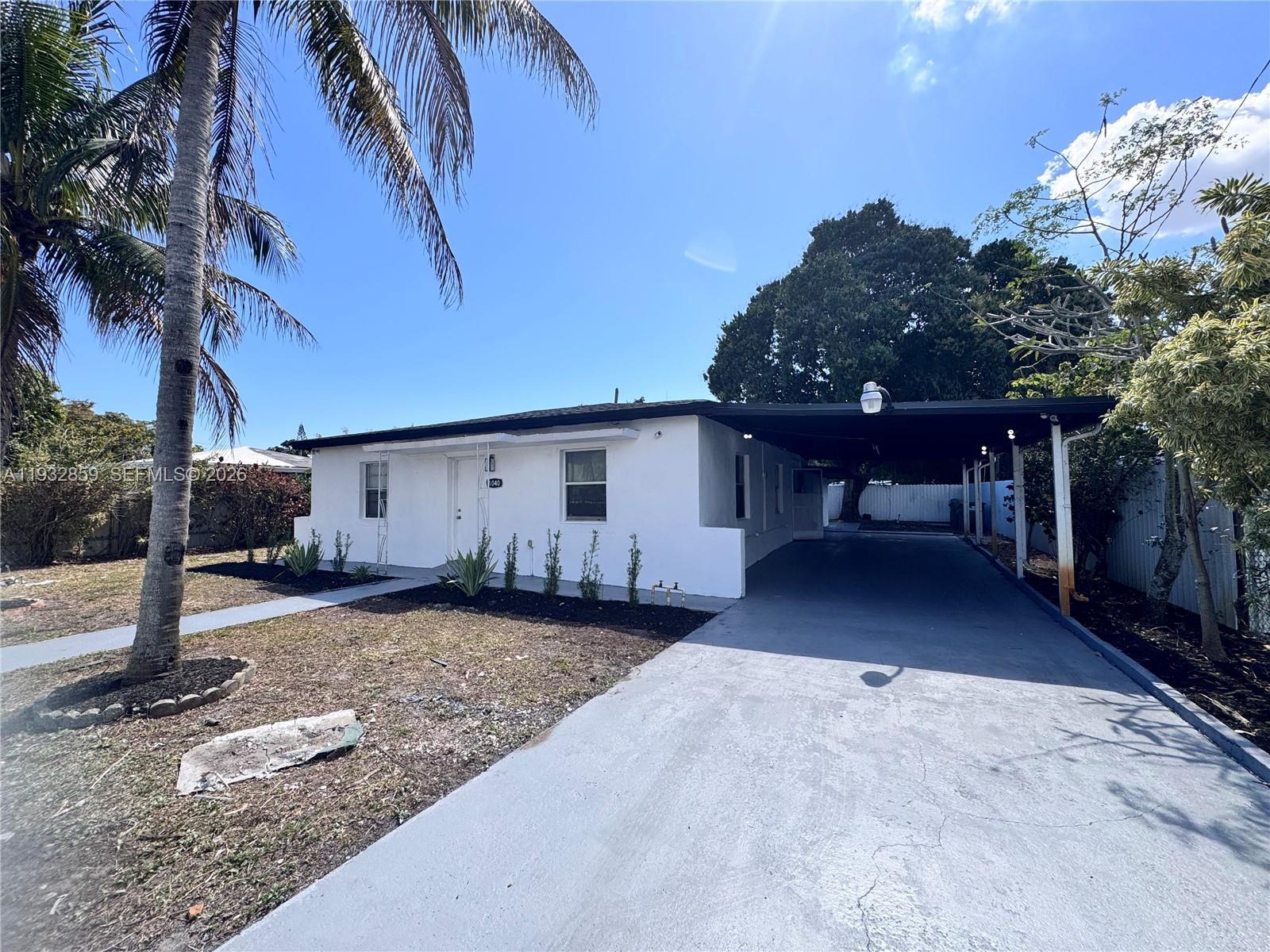 1040 Curtiss Dr, Opa-Locka FL 33054 photo 2