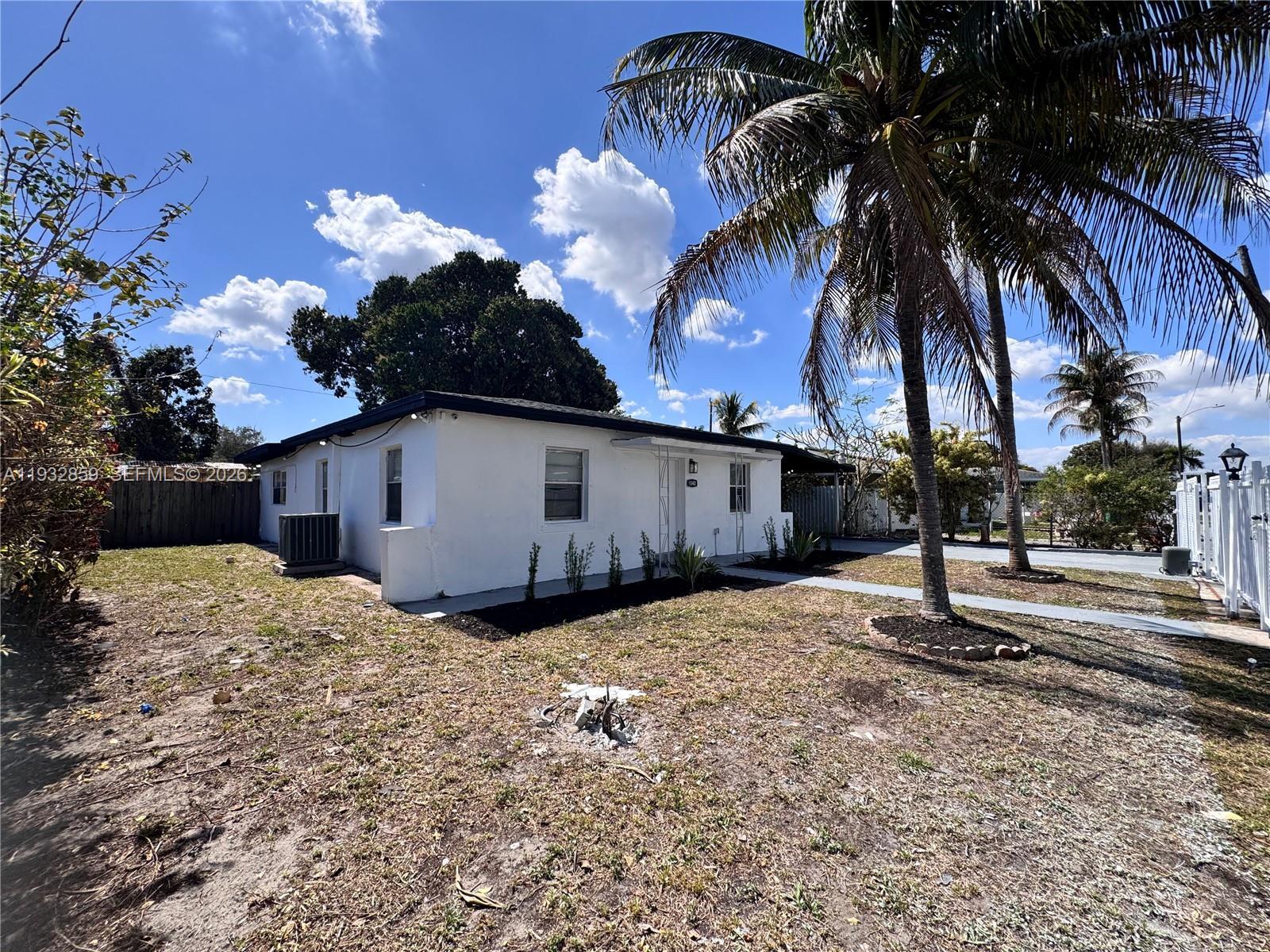 1040 Curtiss Dr, Opa-Locka FL 33054 photo 4