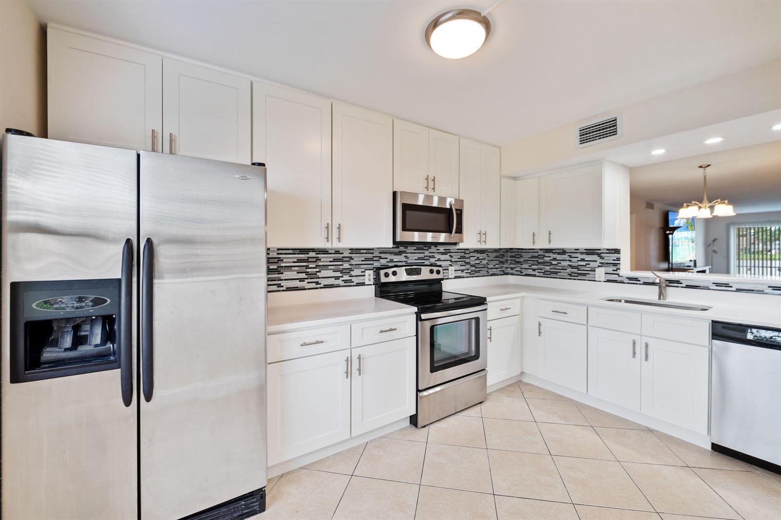 1090 Guildford E # 1090, Boca Raton FL 33434 photo 3