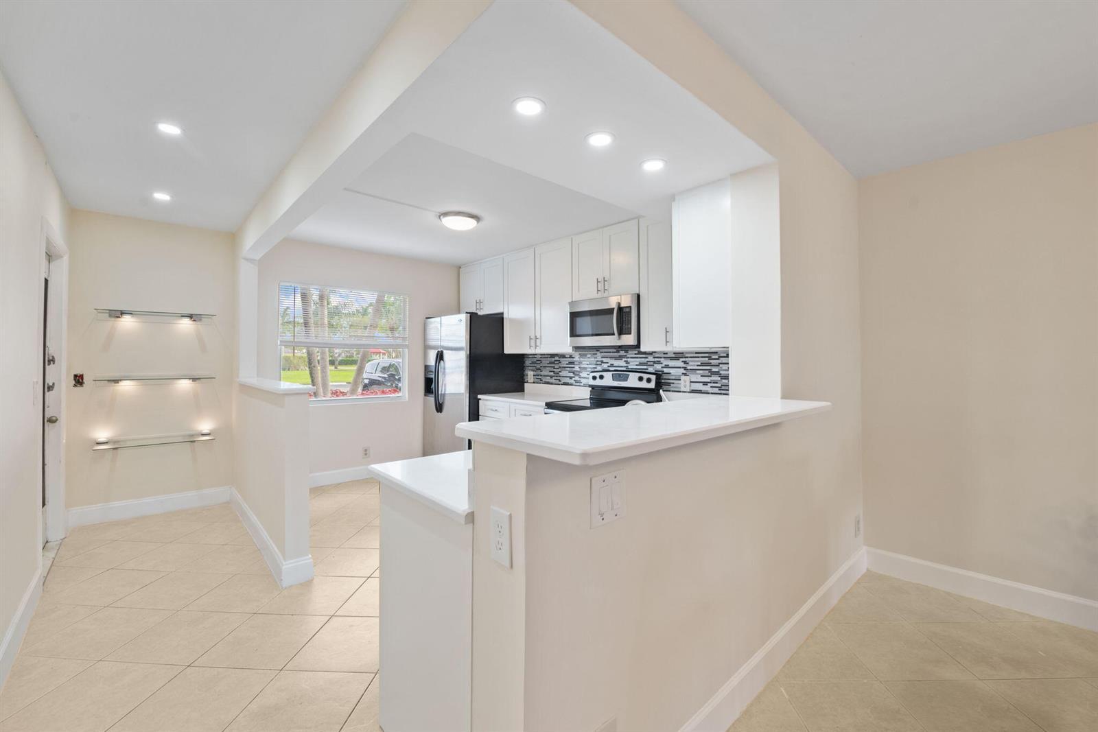1090 Guildford E # 1090, Boca Raton FL 33434 photo 4