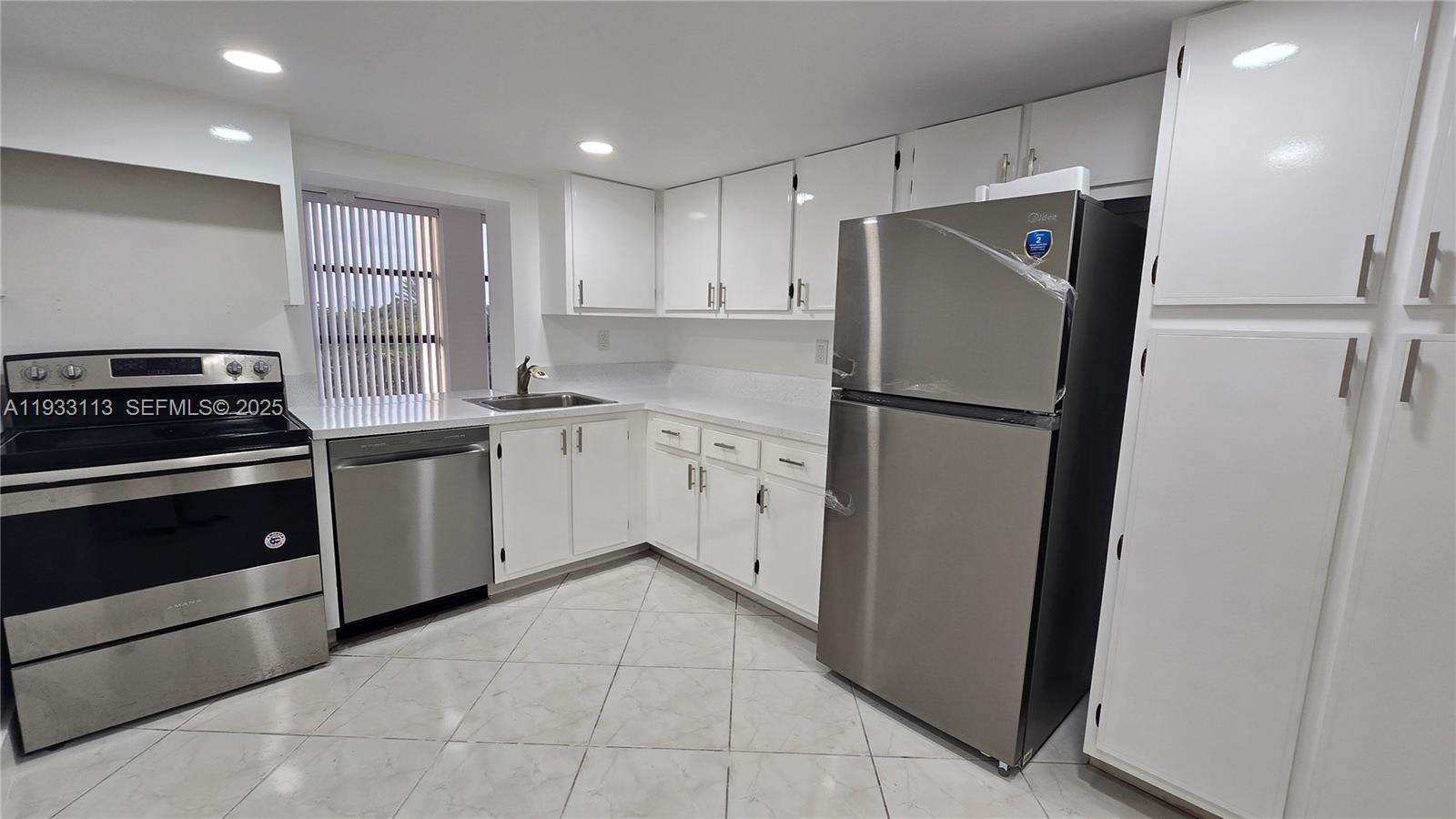 600 Parkview Dr # 525, Hallandale Beach FL 33009