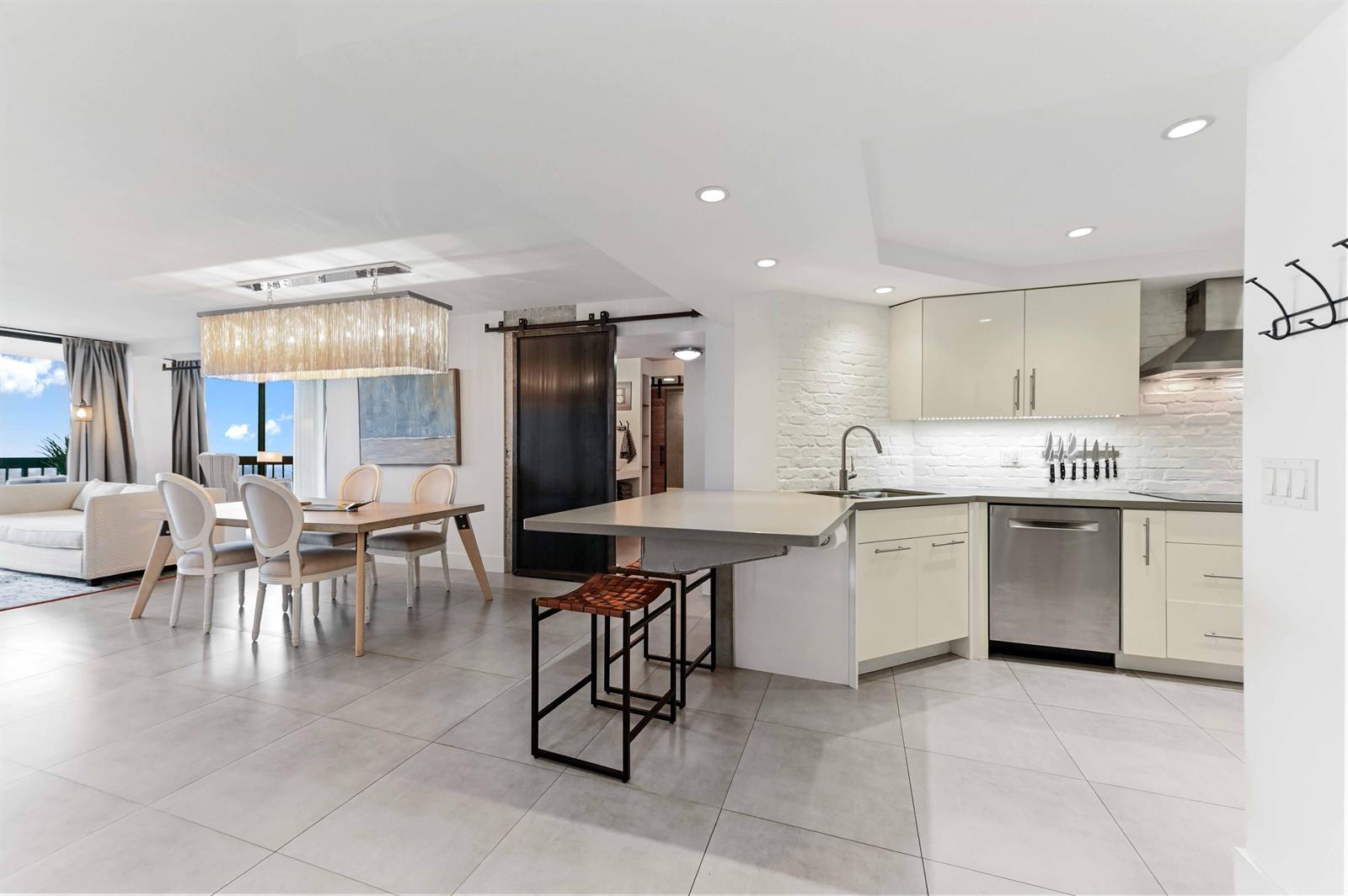 2425 Presidential Way # 1806, West Palm Beach FL 33401 photo 3