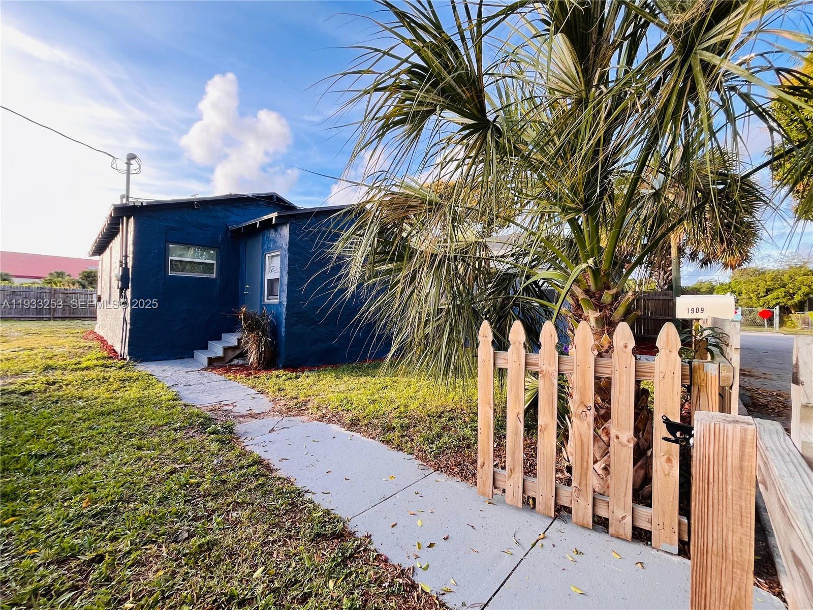 1927 Windsor Ave, West Palm Beach FL 33407 photo 3