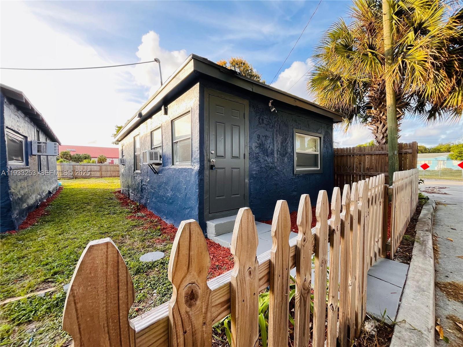 1927 Windsor Ave, West Palm Beach FL 33407 photo 4