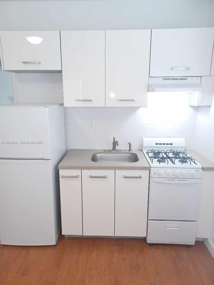 6950 Byron Ave # 7, Miami Beach FL 33141 photo 5