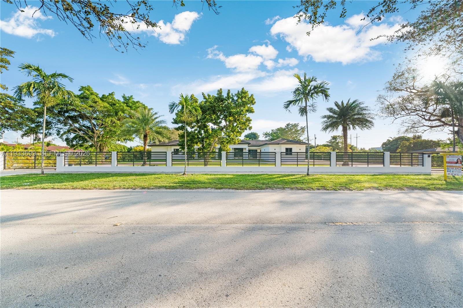 10398 SW 64th St, Miami FL 33173 photo 2