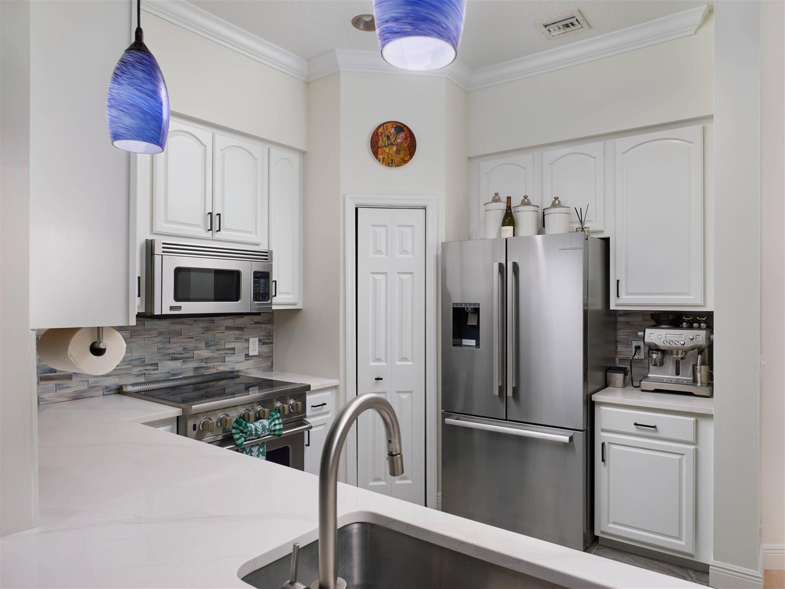 284 Clocktower Drive, Jupiter FL 33458 photo 3