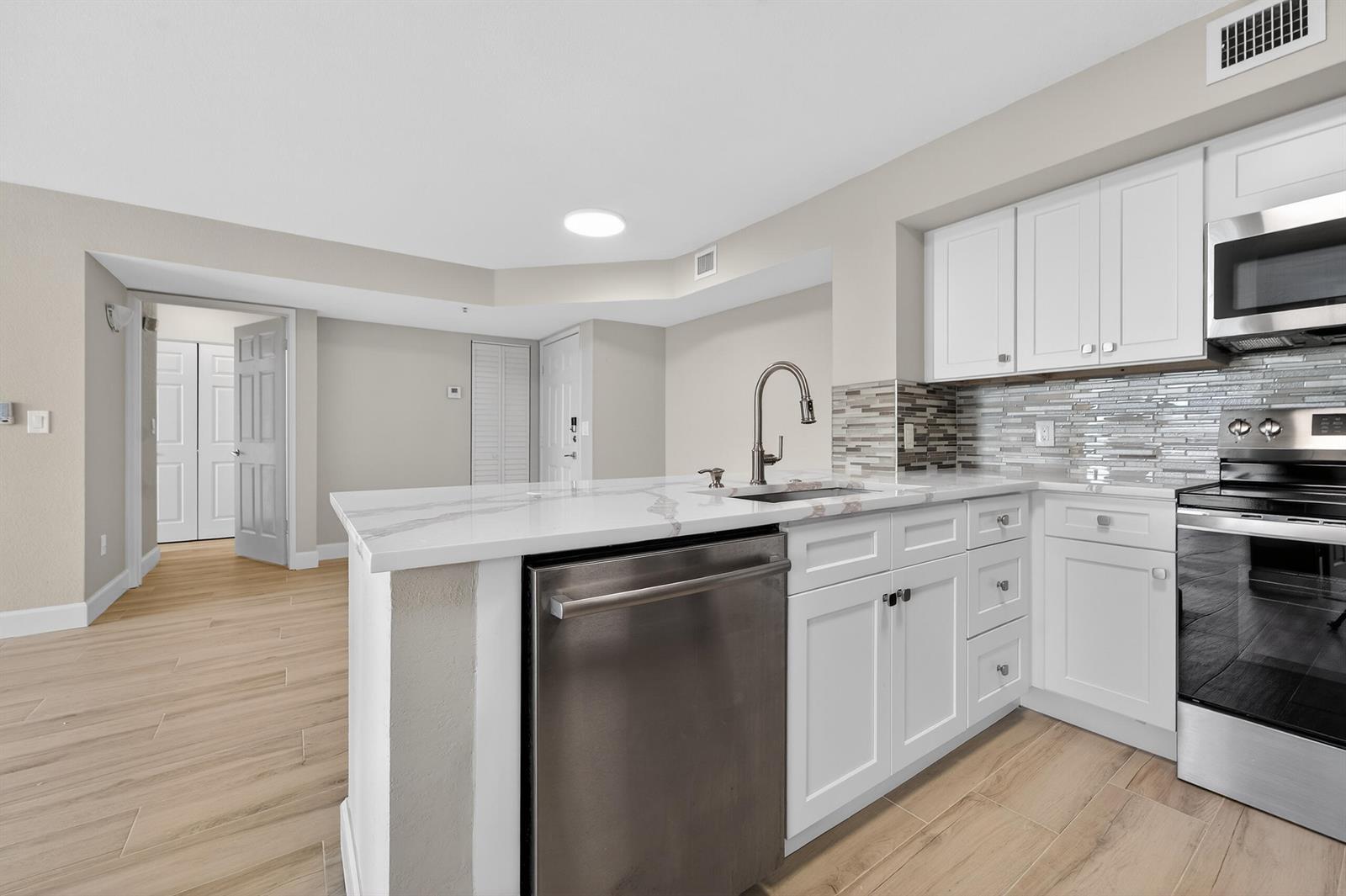 167 Yacht Club Way # 104, Hypoluxo FL 33462