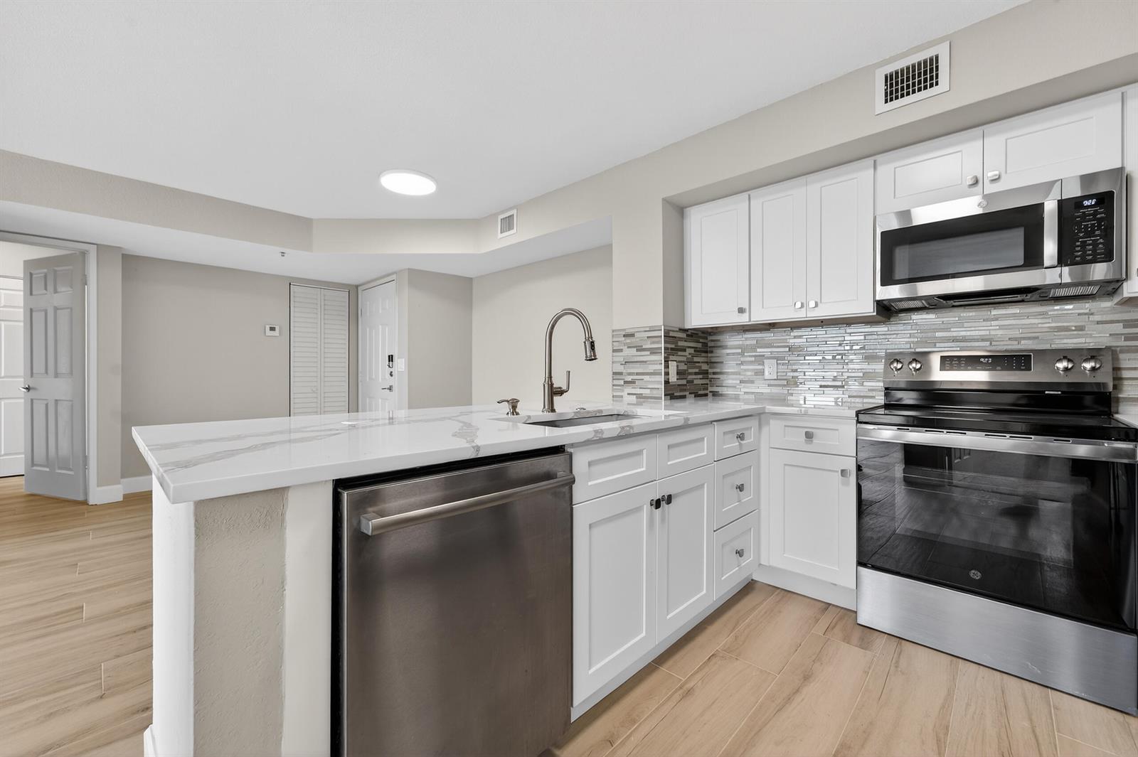 167 Yacht Club Way # 104, Hypoluxo FL 33462 photo 4