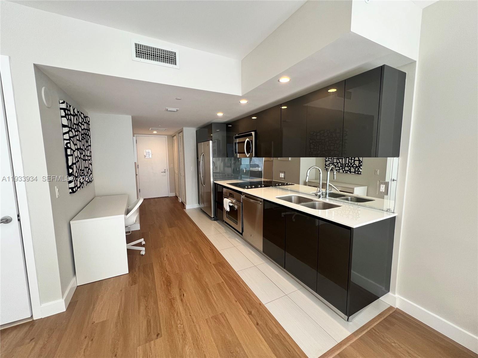 31 SE 6th St # 703, Miami FL 33131 photo 3