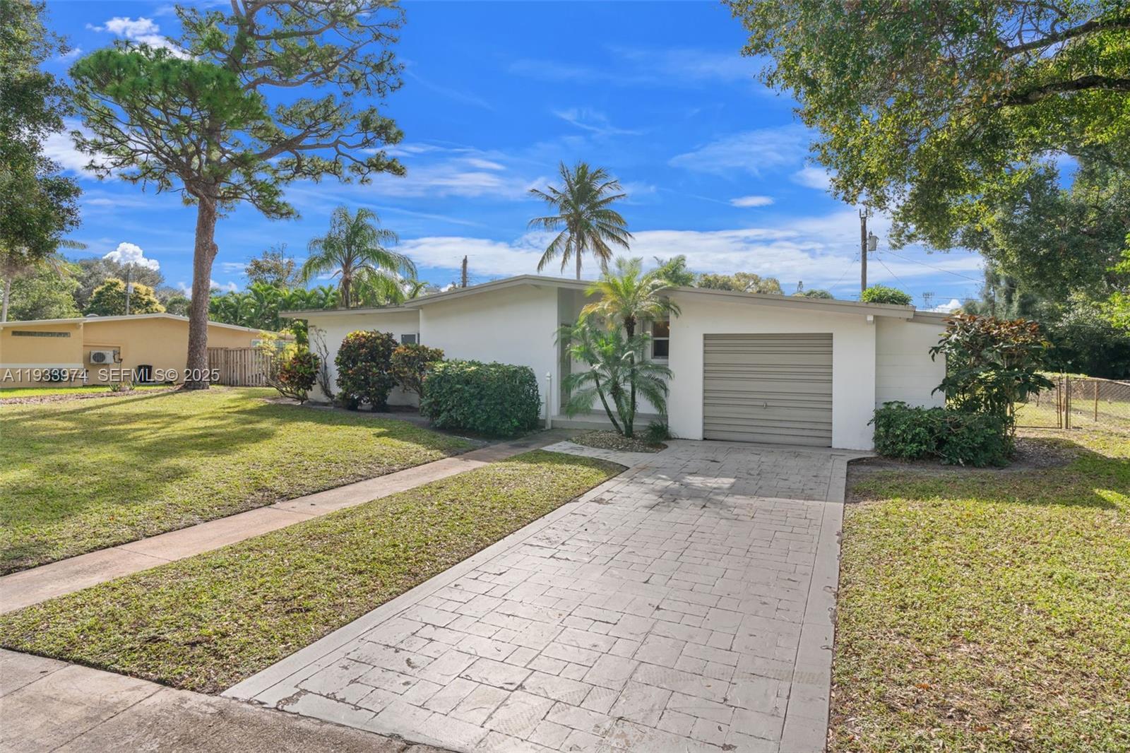 4310 SW 9th Ct, Plantation FL 33317 photo 2