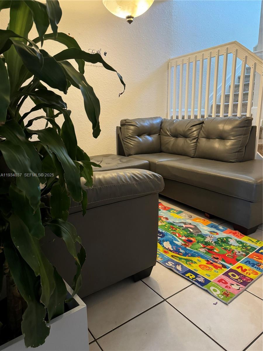 1043 SE 23rd Ave, Homestead FL 33035 photo 3