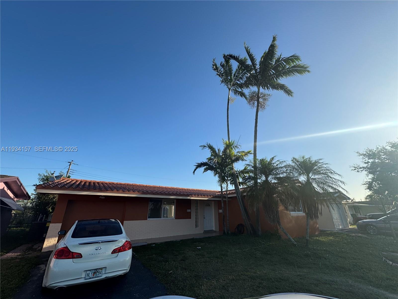 8511 NW 11th St, Pembroke Pines FL 33024