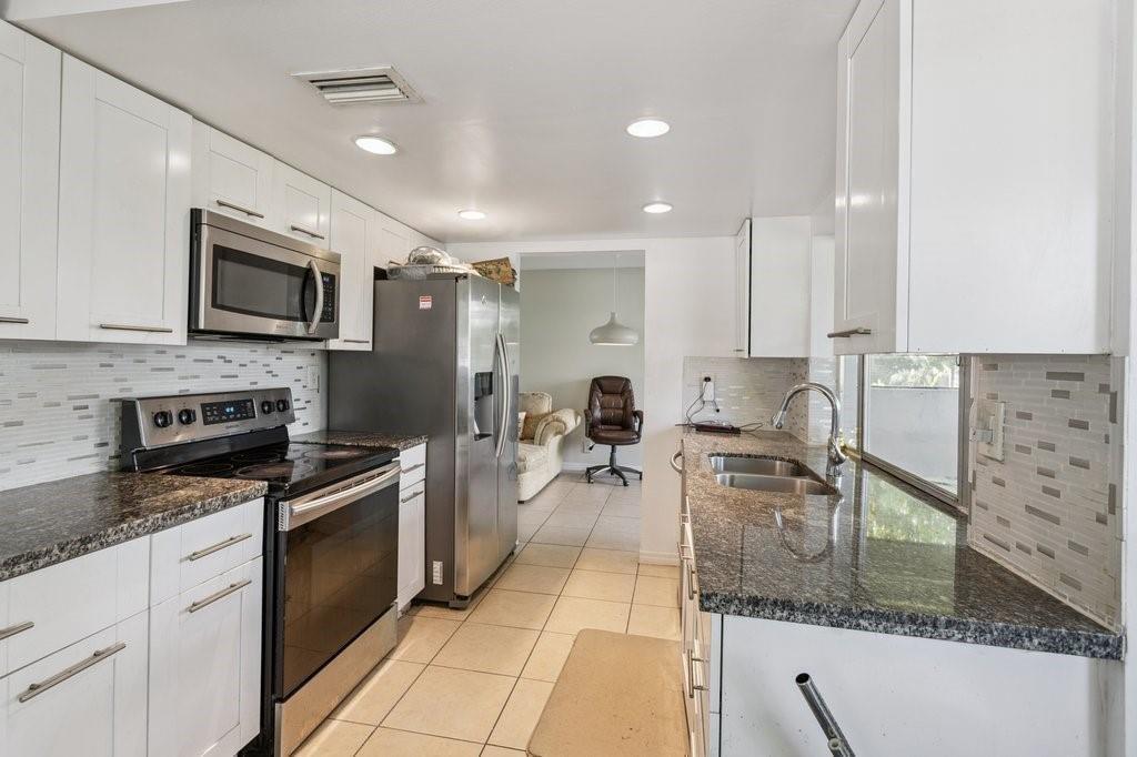 6708 NW 57th Drive, Tamarac FL 33321 photo 2