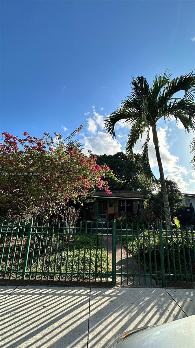 1230 W 35th St, Hialeah FL 33012