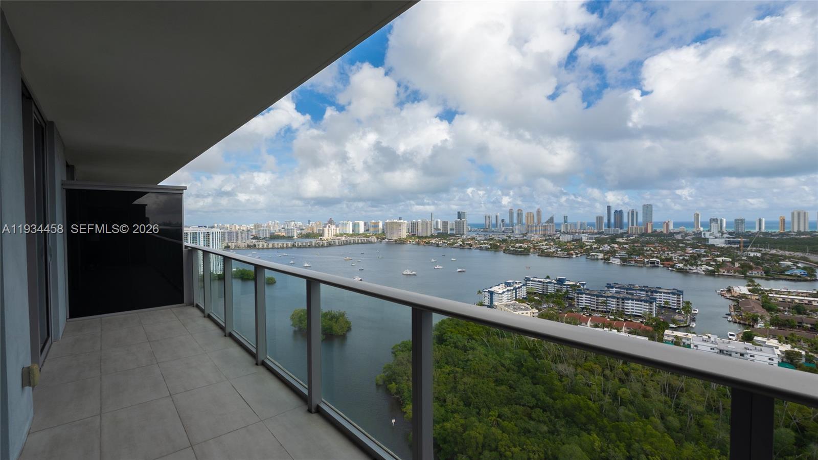 16385 Biscayne Blvd # 3117, North Miami Beach FL 33160 photo 2