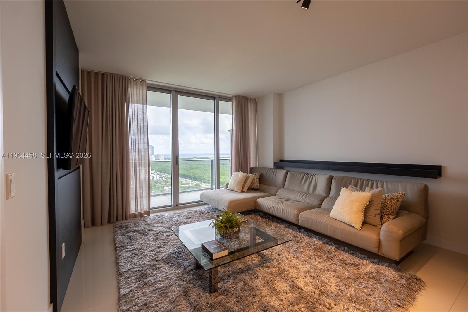 16385 Biscayne Blvd # 3117, North Miami Beach FL 33160
