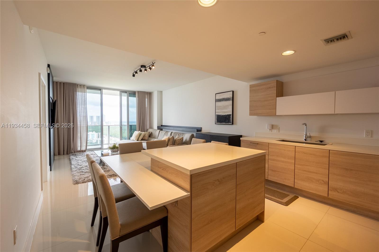 16385 Biscayne Blvd # 3117, North Miami Beach FL 33160 photo 4