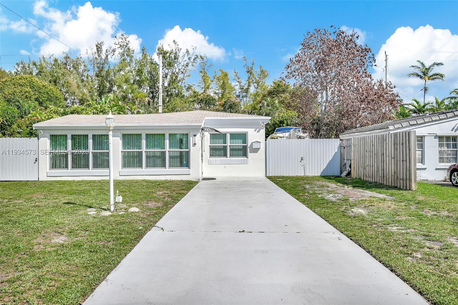 1323 NE 182nd St, North Miami Beach FL 33162 photo 3