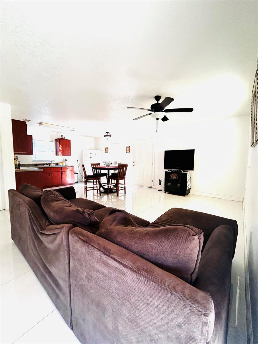 719 Carolina Avenue, Clewiston FL 33440 photo 2