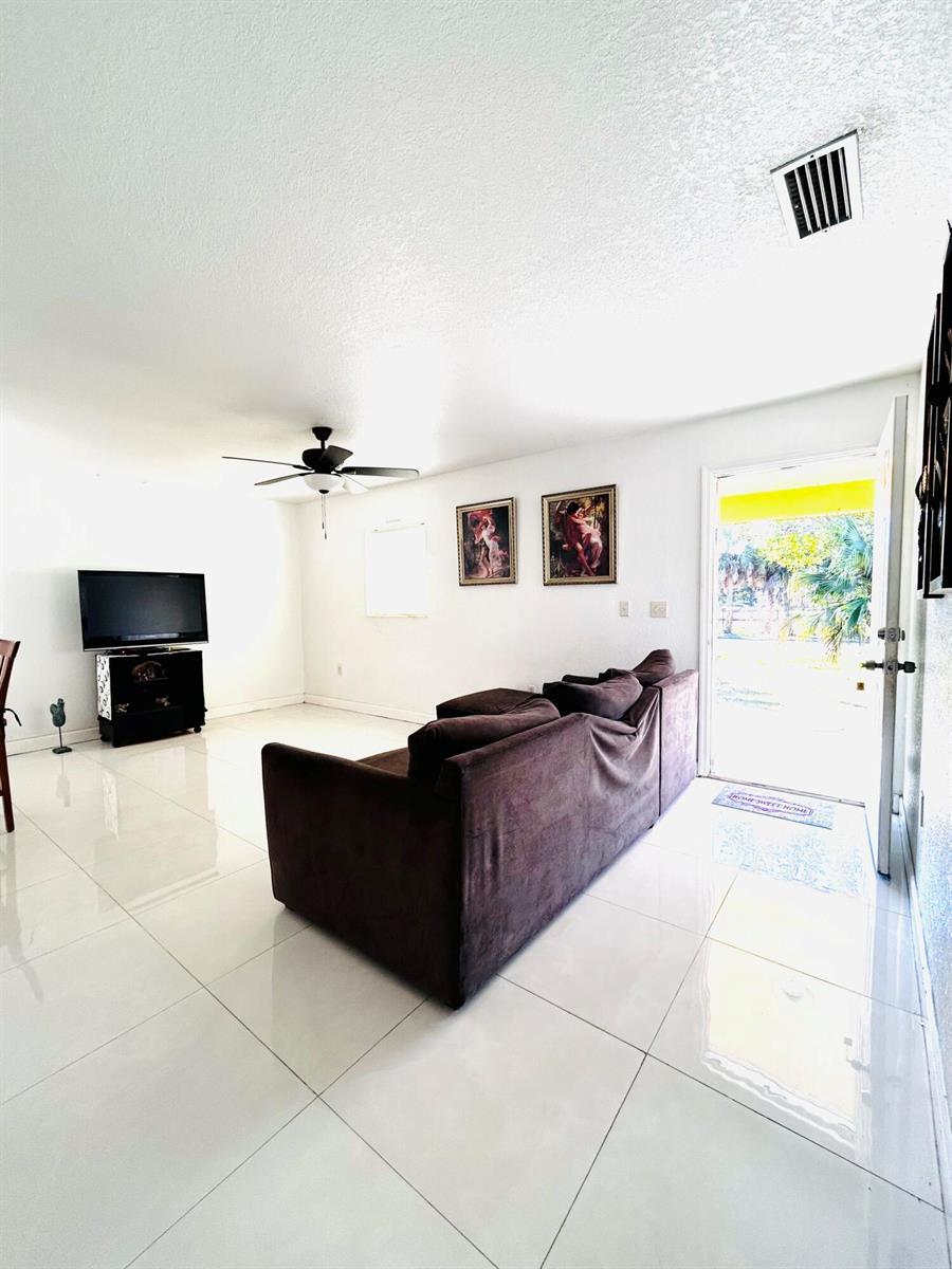 719 Carolina Avenue, Clewiston FL 33440 photo 3