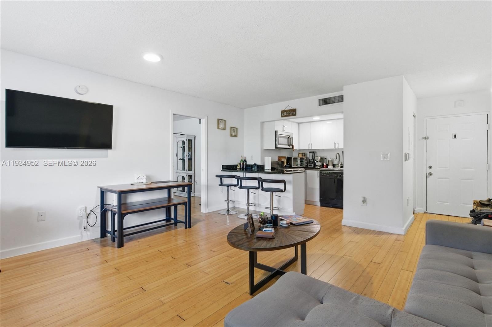 950 NW 11th St # 3B, Miami FL 33136 photo 2