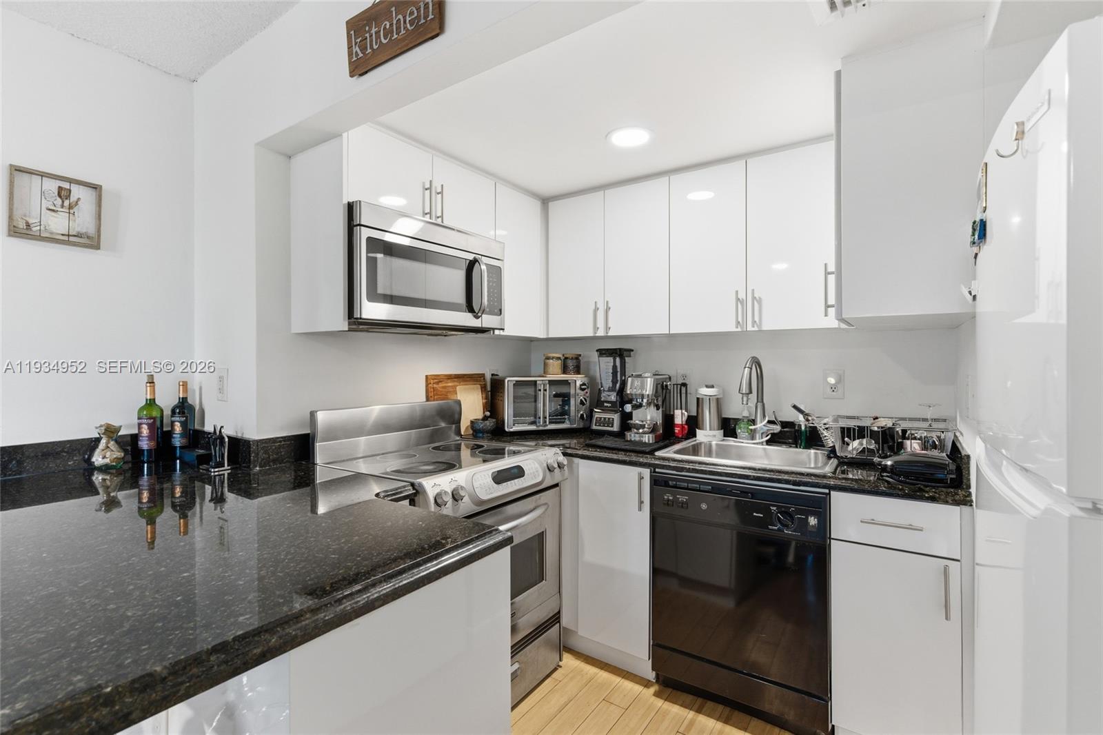 950 NW 11th St # 3B, Miami FL 33136 photo 4