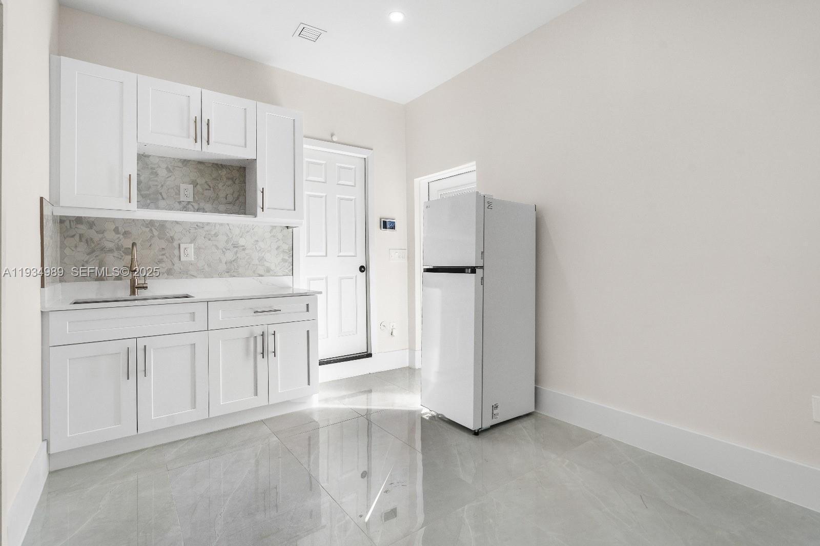 161XX SW 44th Ln # 1, Miami FL 33185 photo 2