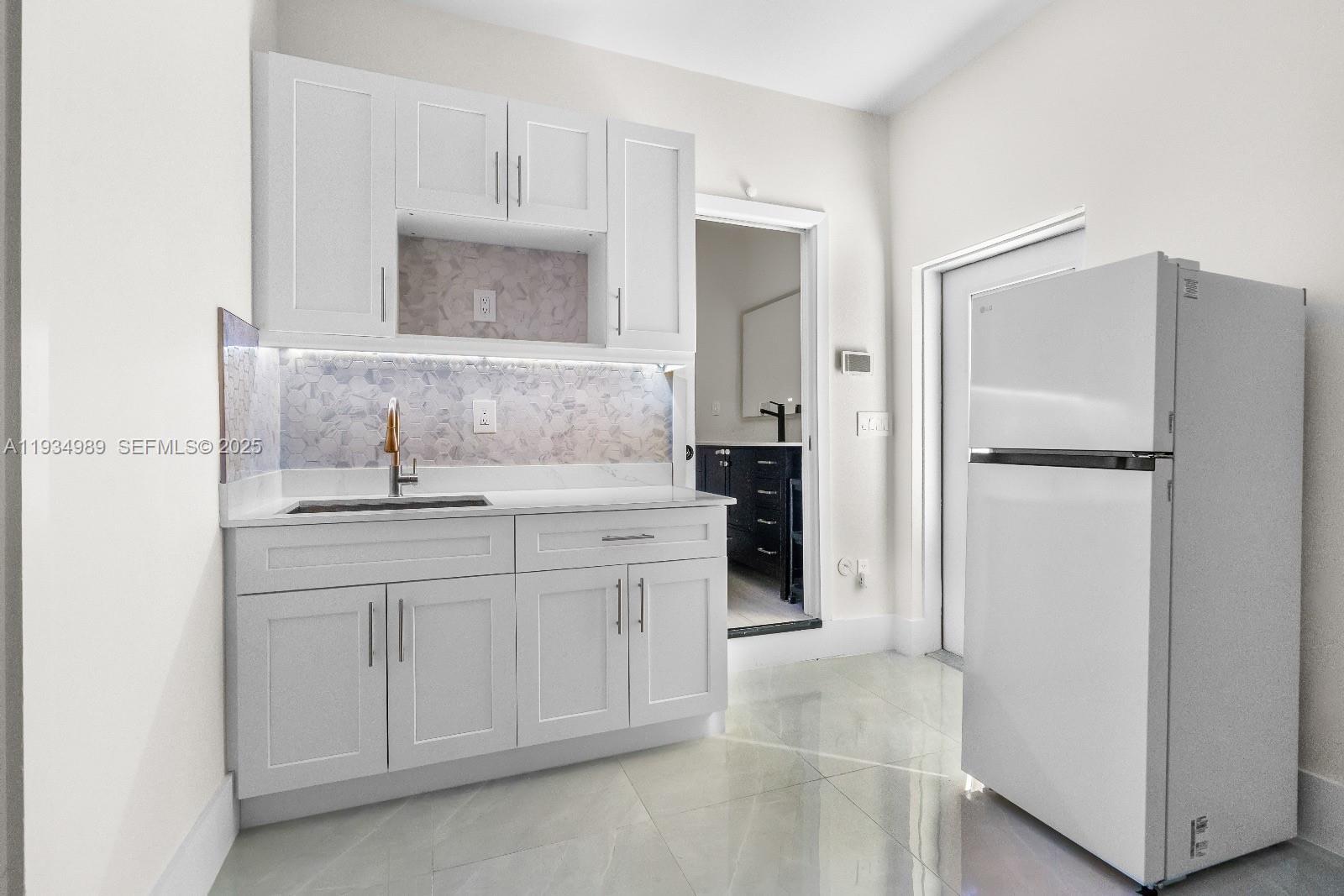 161XX SW 44th Ln # 1, Miami FL 33185 photo 3
