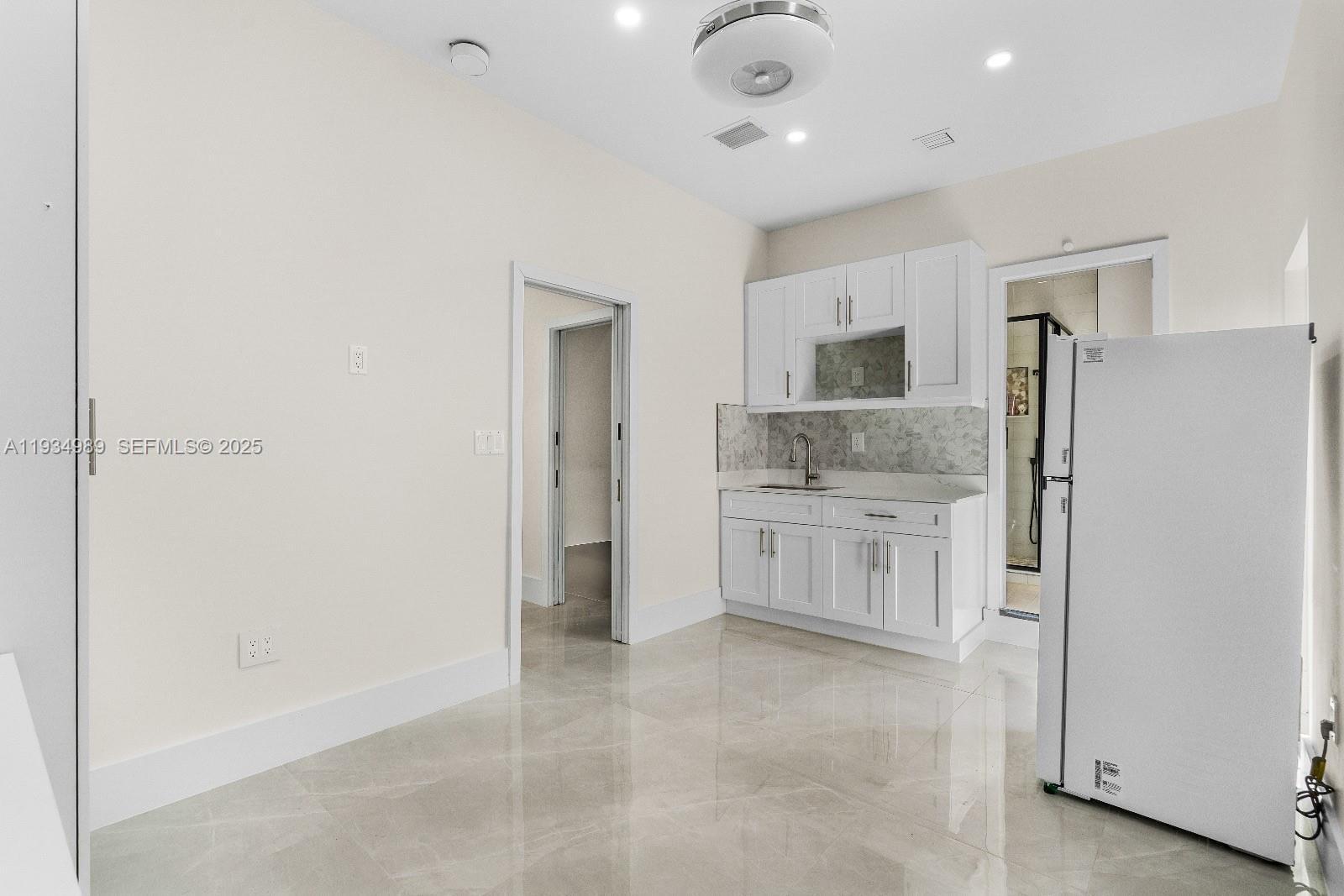 161XX SW 44th Ln # 1, Miami FL 33185