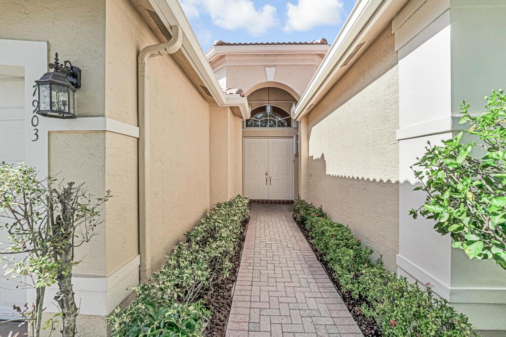7903 Ferndale Bend Drive, Lake Worth FL 33467 photo 2