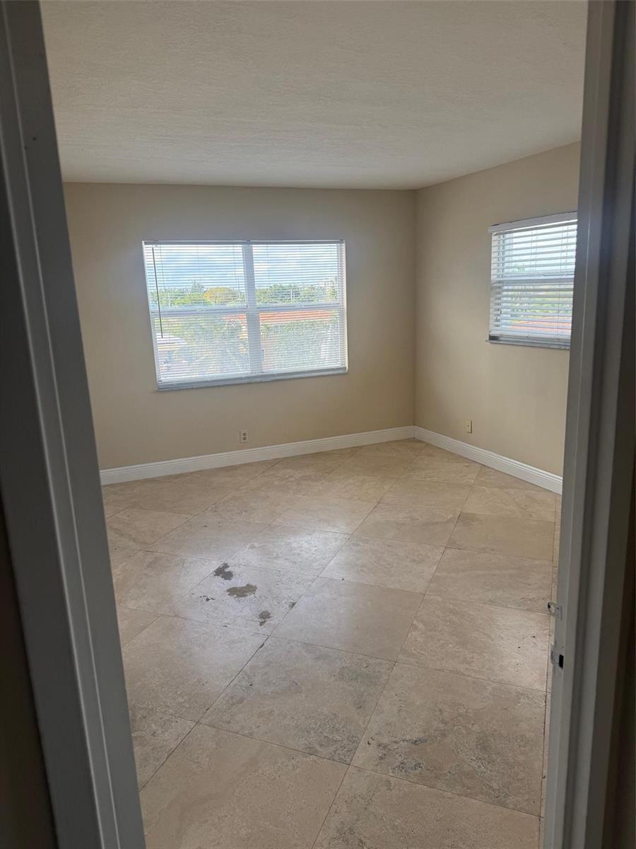 2555 NE 11th Street # 502, Fort Lauderdale FL 33304 photo 4