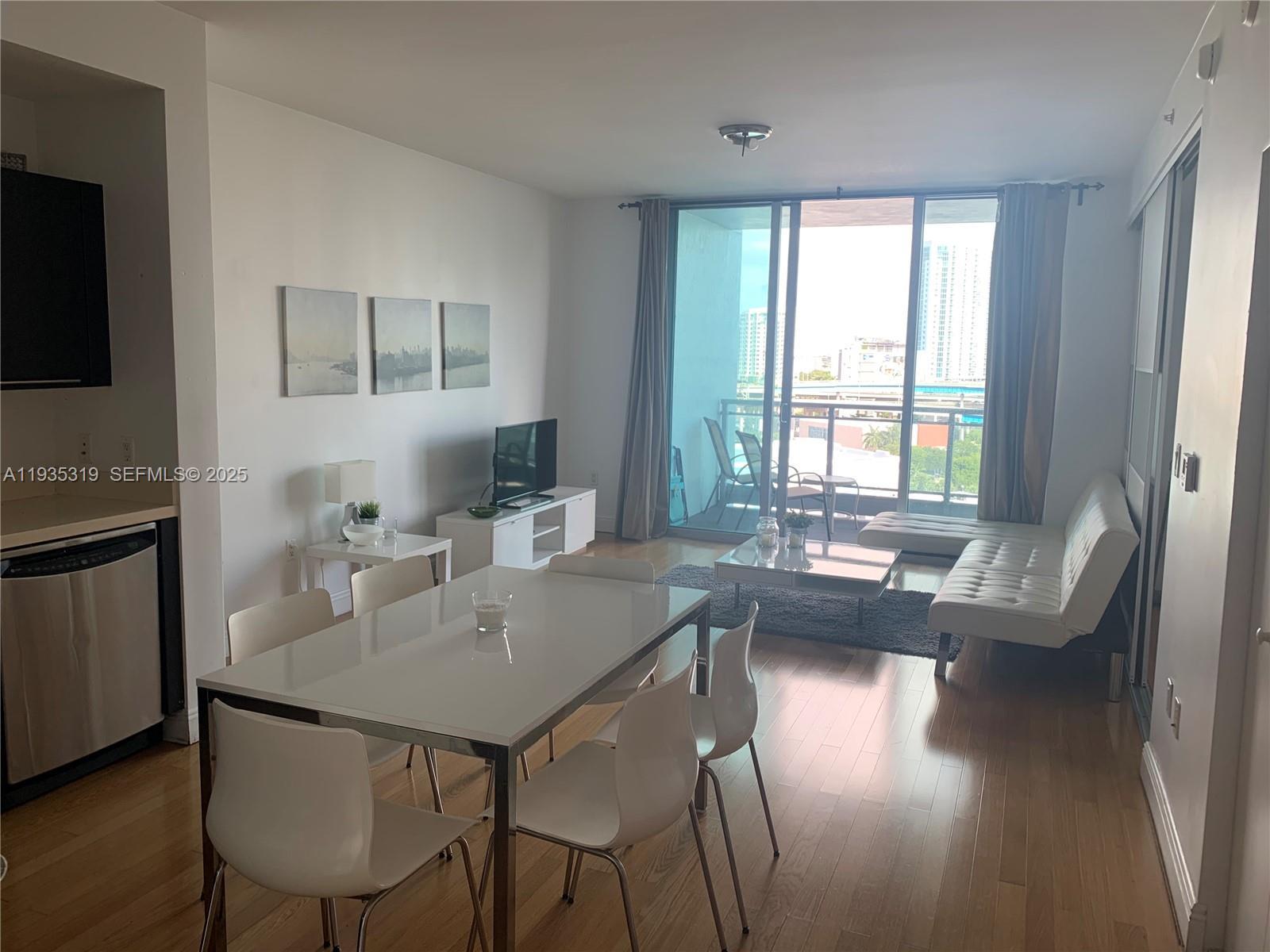 90 SW 3rd St # 1211, Miami FL 33130 photo 4
