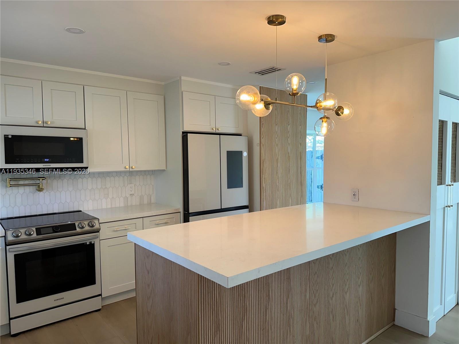 708 SE 3rd Ave Ext # 201, Hallandale Beach FL 33009 photo 4