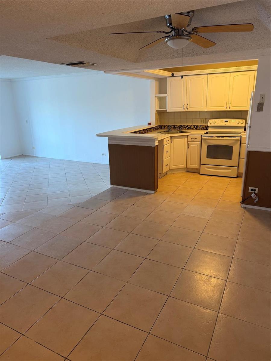 3740 Inverrary Drive # 3D, Lauderhill FL 33319 photo 2