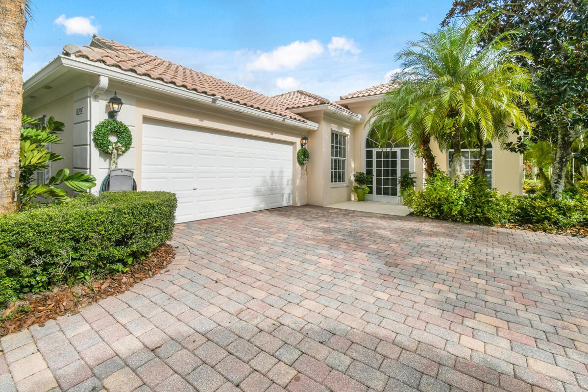 8297 SE Angelina Court, Hobe Sound FL 33455 photo 2